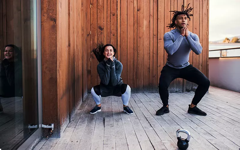 Anfänger HIIT Workout für Kraft und Ausdauer