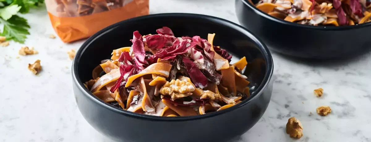 Vegane Protein Pasta mit Radicchio und Walnüssen